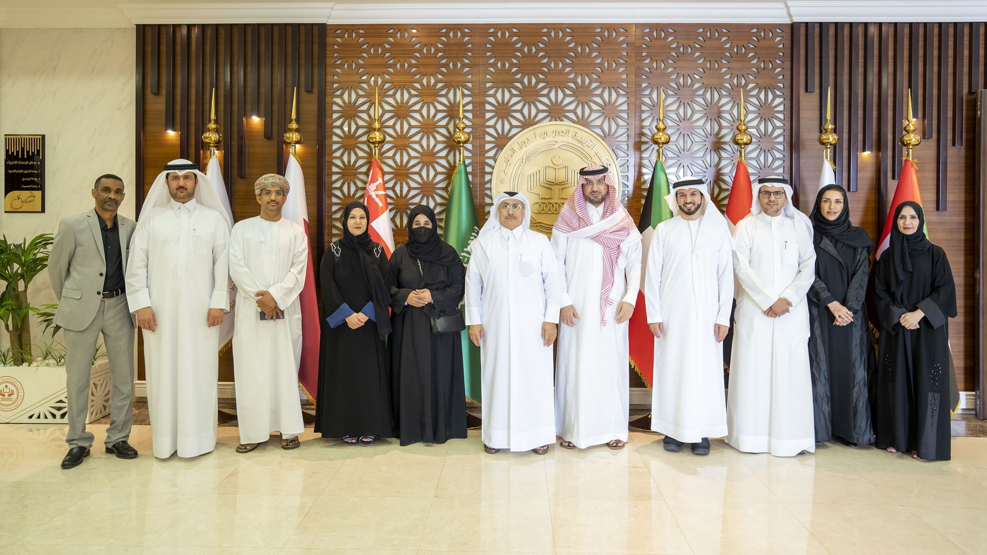 صورة بعنوان: "تربوي اللغة العربية" يناقش سير العمل في المركز وخطته المقبلة 