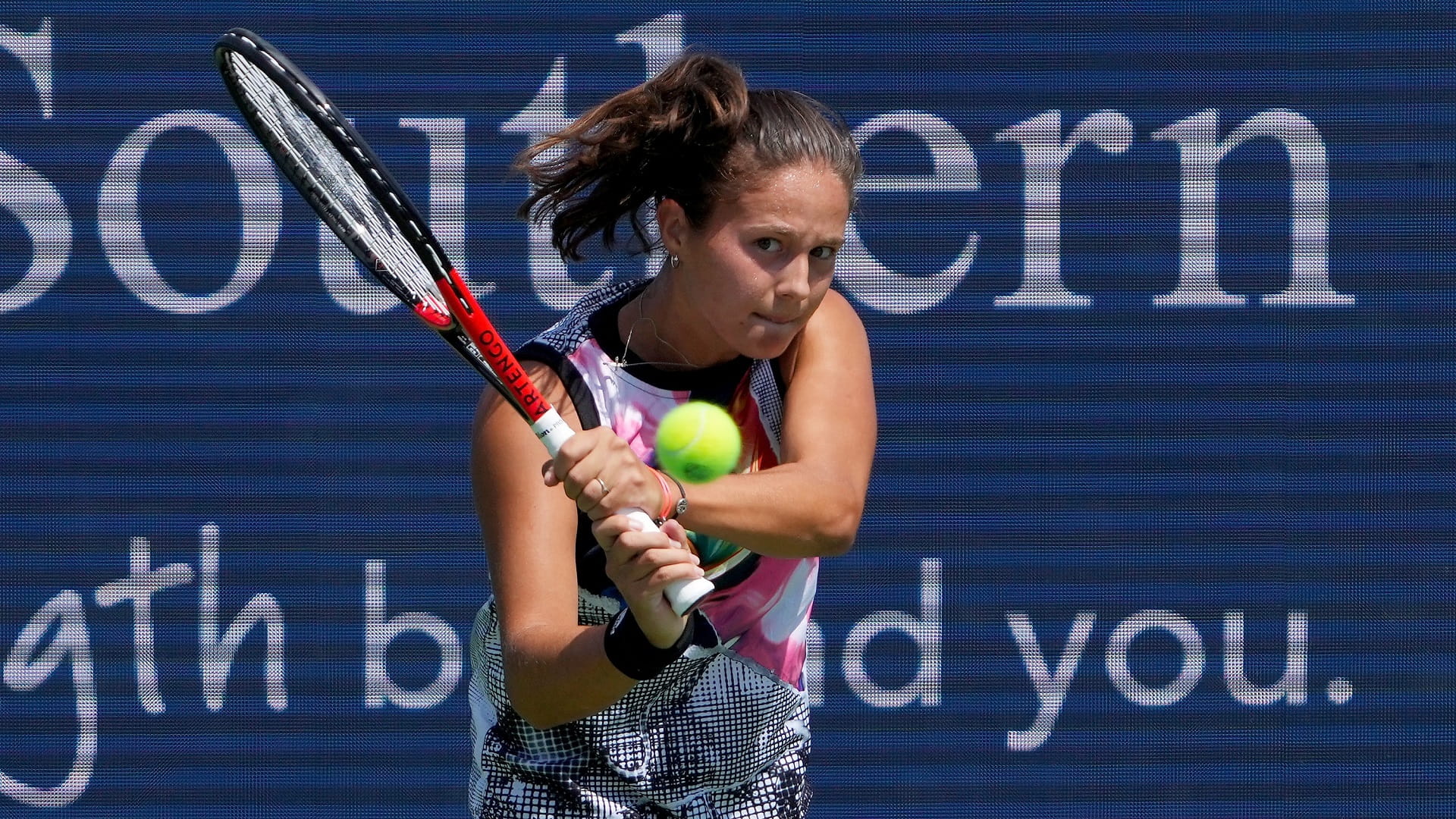 صورة بعنوان: كستكينا تصعد لنصف نهائي بطولة جرانبي الكندية للتنس 