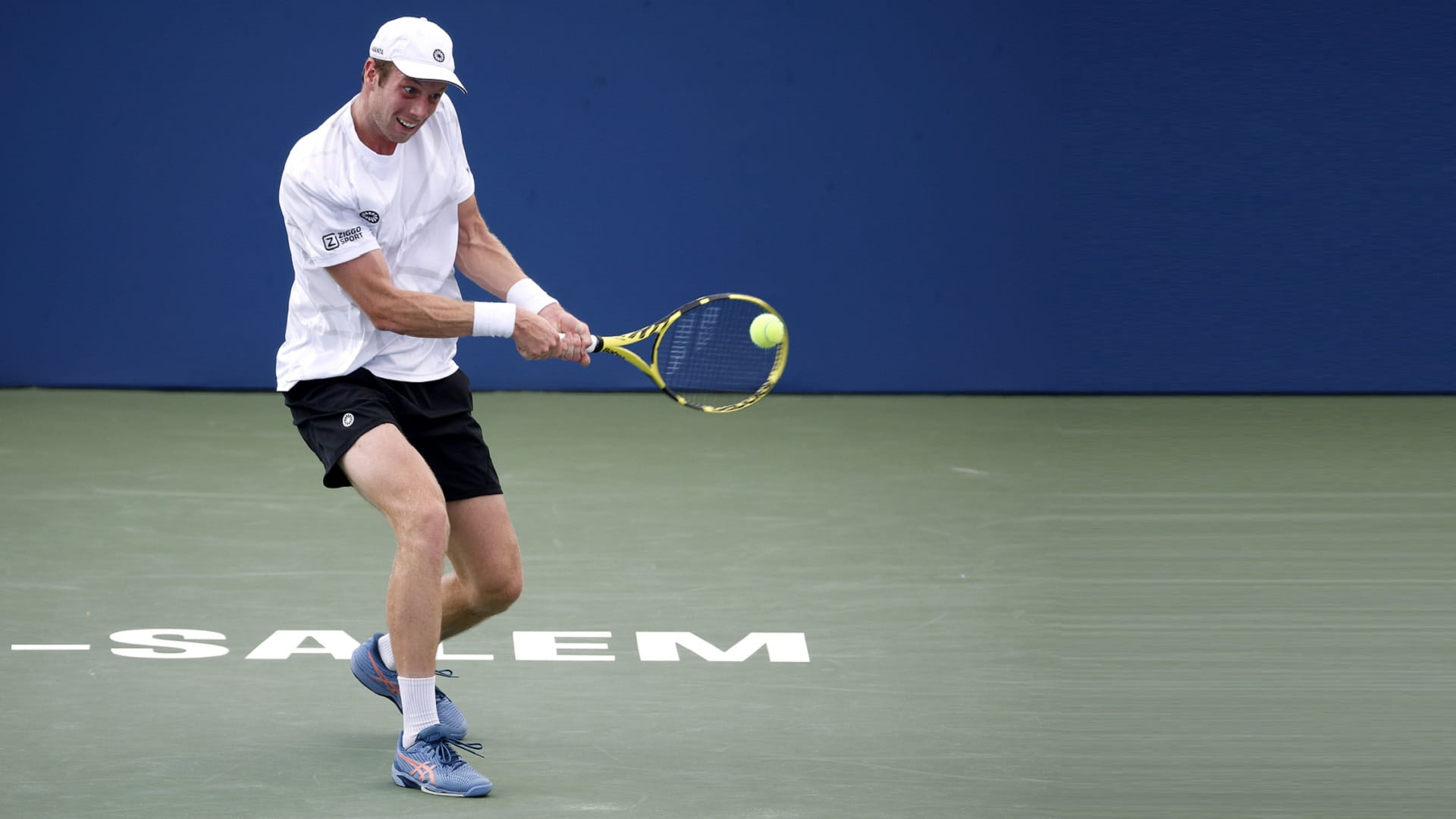 صورة بعنوان: فان دي زندشلب يتأهل لنصف نهائي بطولة ونستون للتنس 