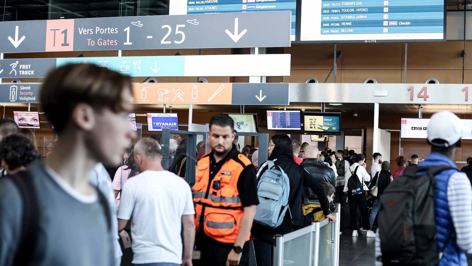 Image for the title: Dozens of flights cancelled in Portugal, Spain due to strikes 