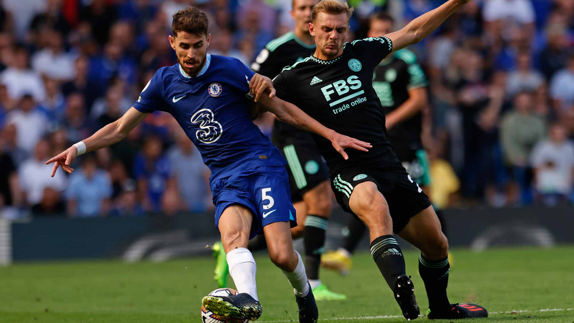 صورة بعنوان: تشيلسي يتخطى بصعوبة ليستر سيتي في الدوري الإنجليزي 