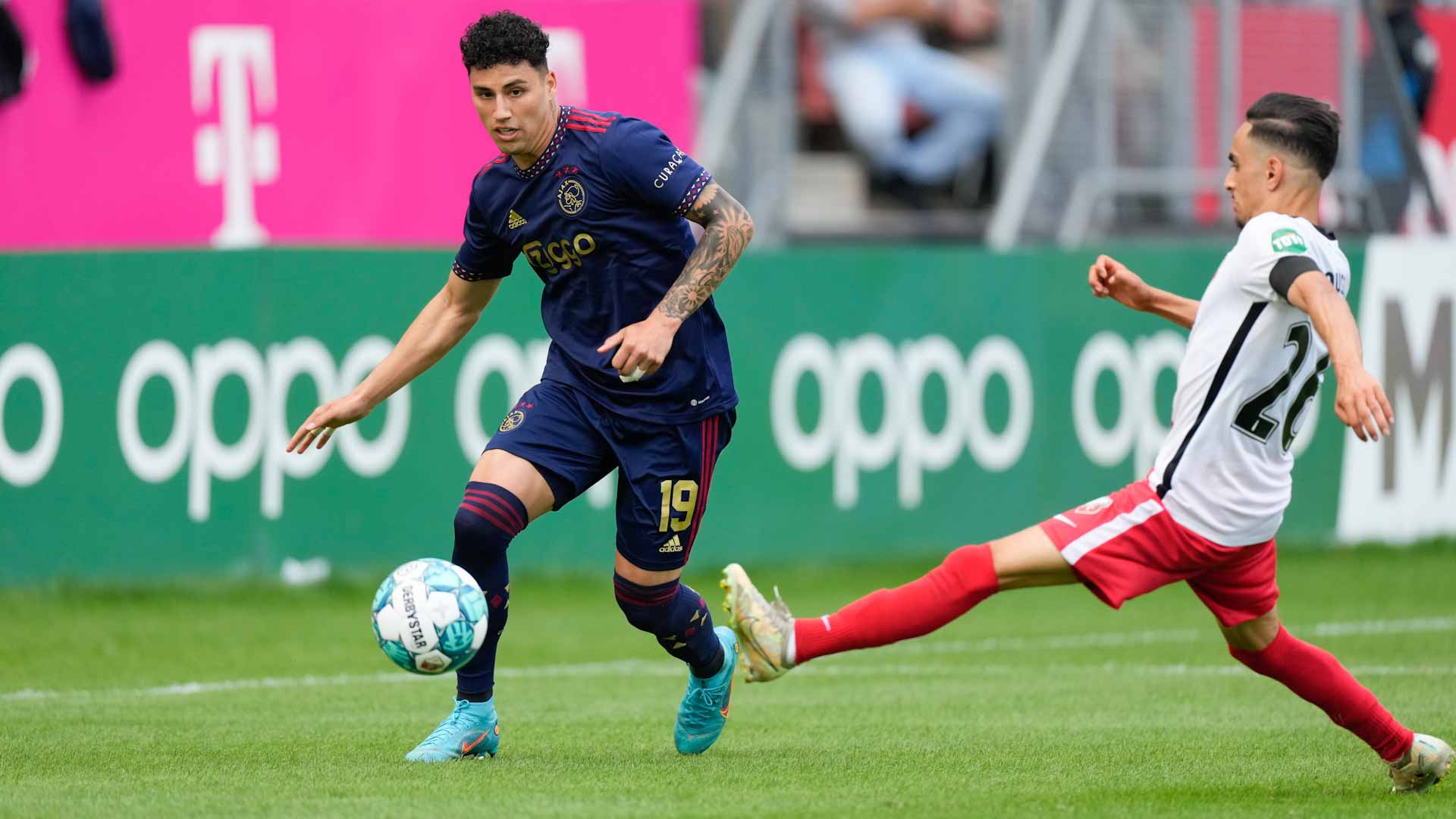 صورة بعنوان: أياكس يستعيد صدارة الدوري الهولندي لكرة القدم  