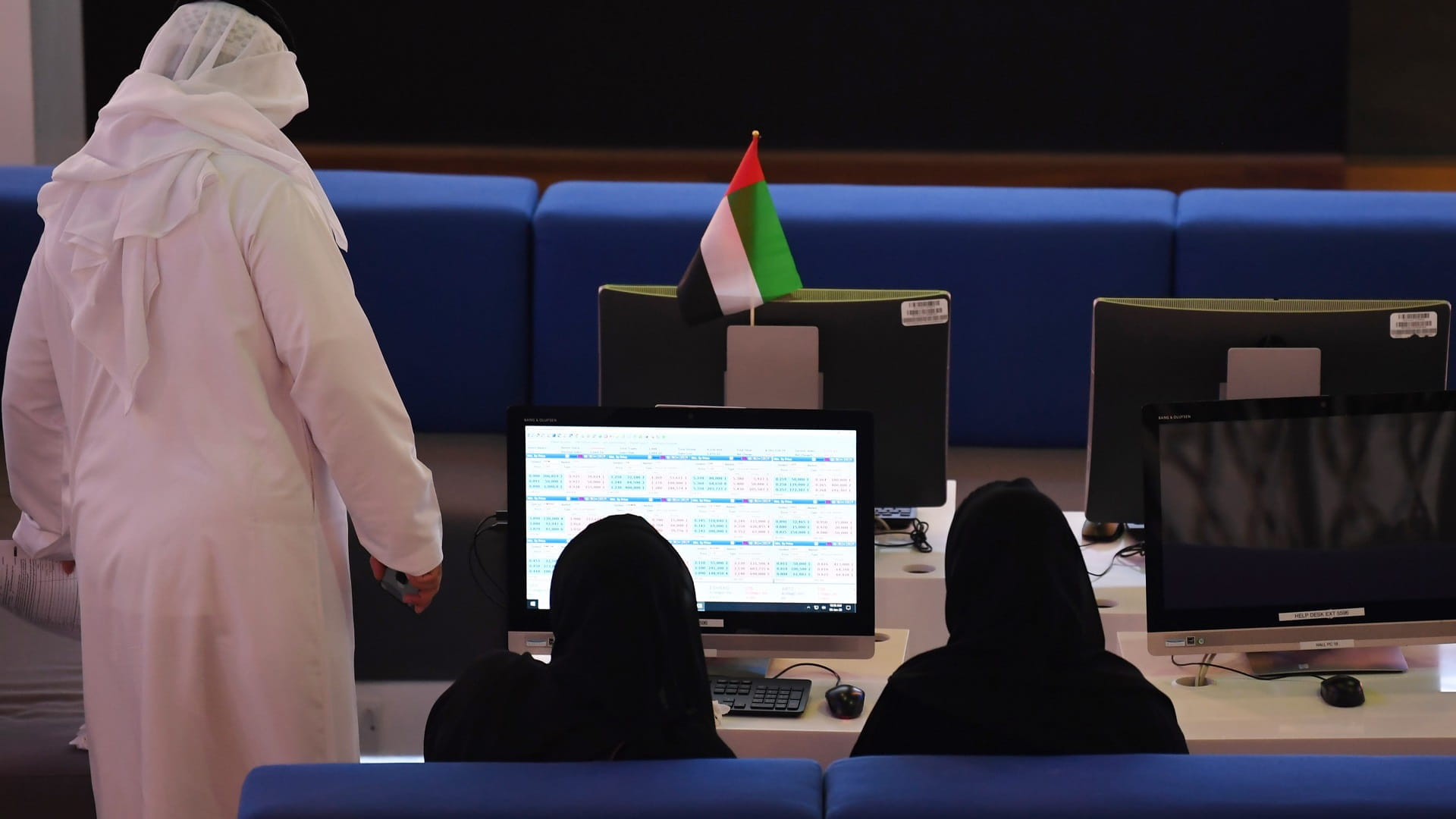 صورة بعنوان: 1.67 مليار درهم سيولة الأسهم الإماراتية في مستهل الأسبوع 
