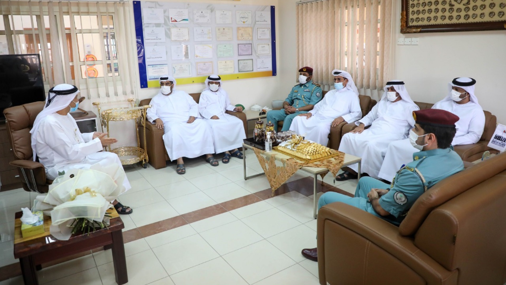 صورة بعنوان: دوائر ومؤسسات الحمرية تشارك المدارس باستئناف العام الدراسي الجديد 