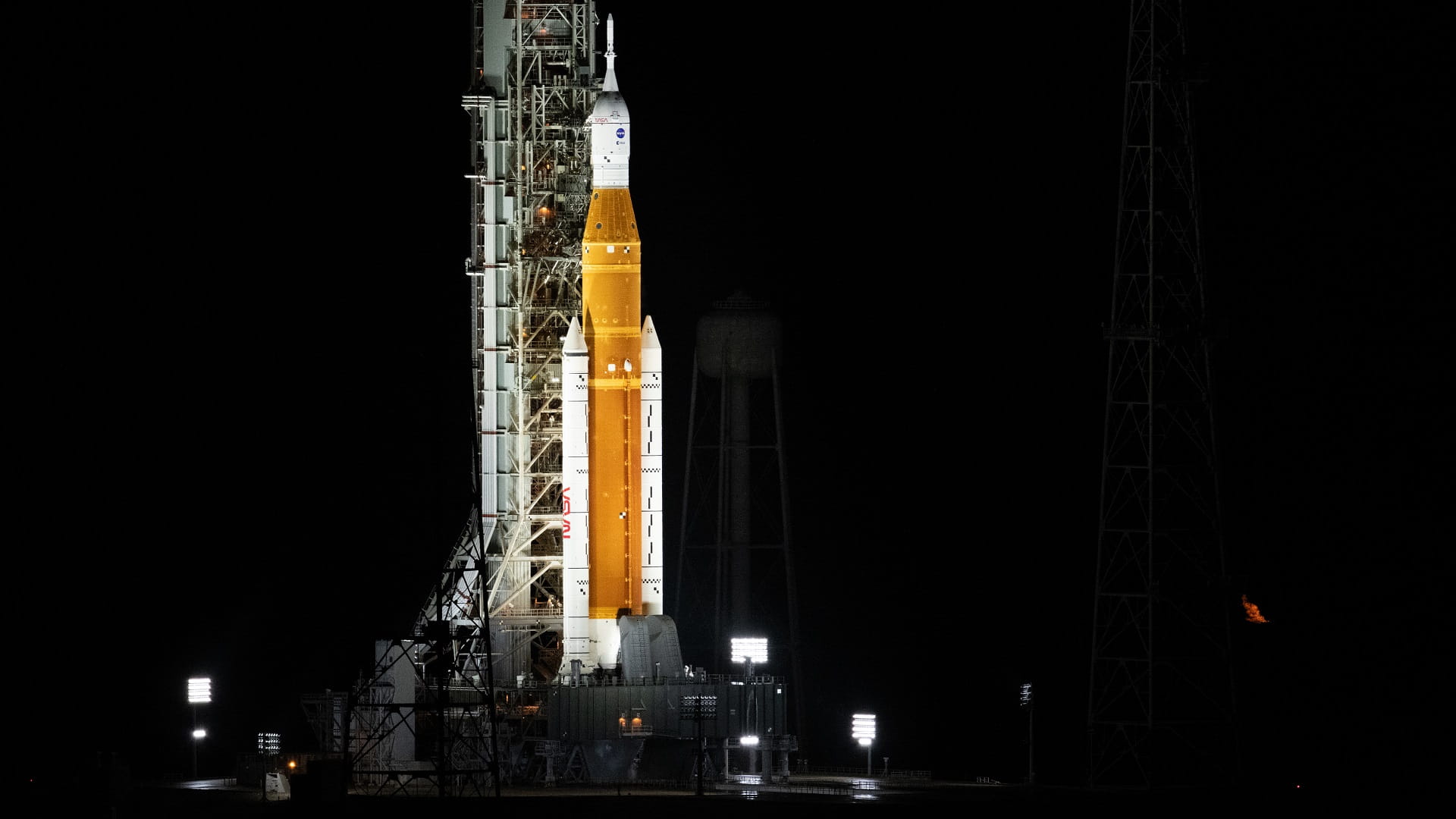 صورة بعنوان: "ناسا" ترجئ إطلاق صاروخها الجديد إلى القمر بسبب مشكلات فنية 