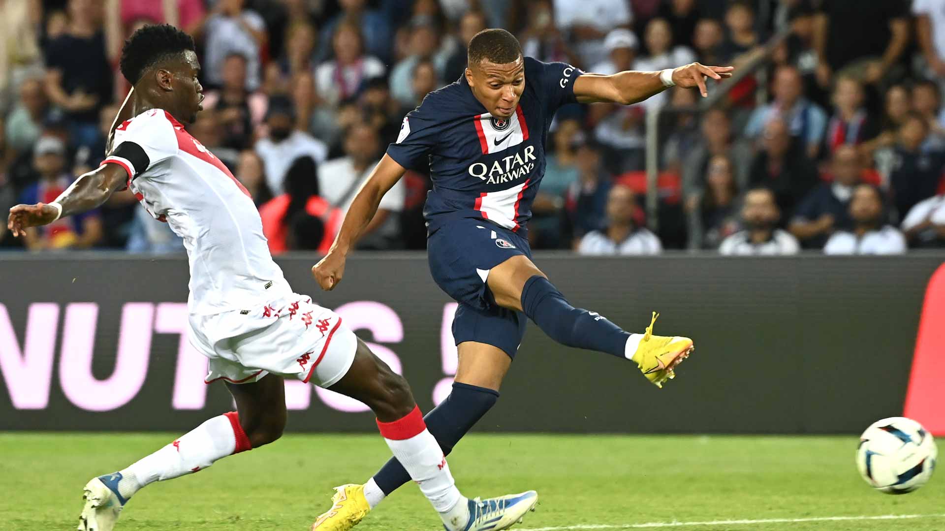 صورة بعنوان: سان جيرمان يتعثر أمام موناكو بالدوري الفرنسي لكرة القدم  