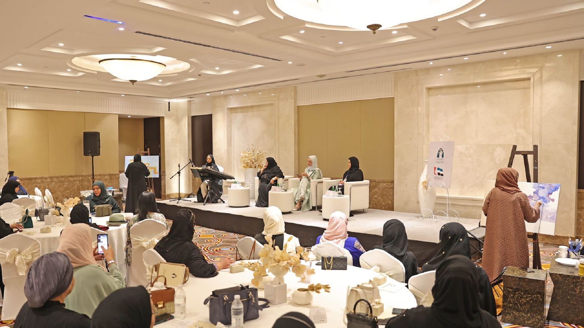 صورة بعنوان: المكتب الثقافي والإعلامي ينظم أمسية شعرية بيوم المرأة الإماراتية 