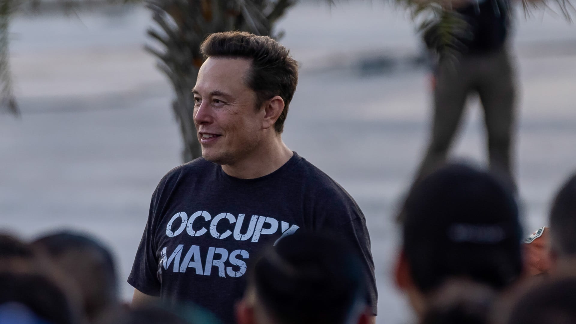 Image for the title: Elon Musk cites whistleblower in new filing to scrap Twitter deal 