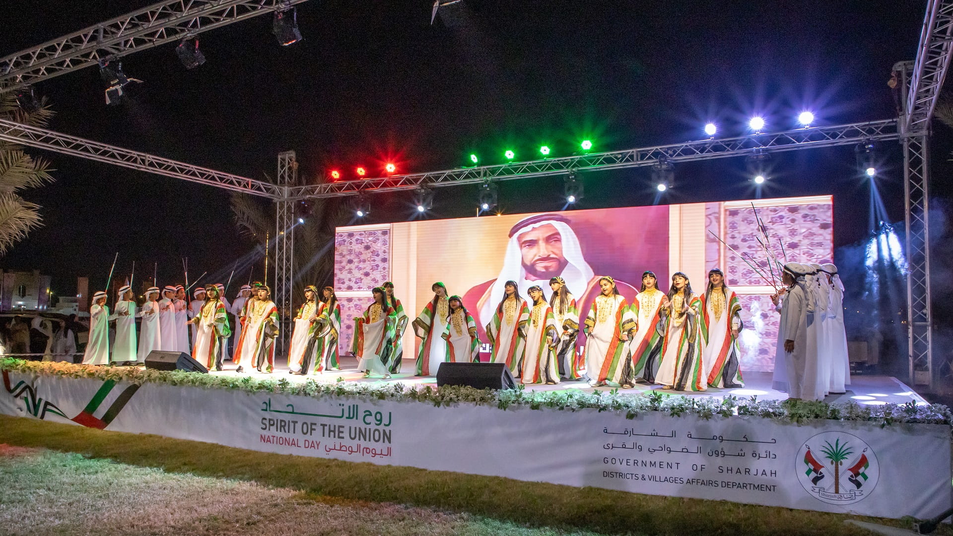 صورة بعنوان: "شؤون الضواحي" تنظم احتفالها باليوم الوطني على شاطئ خور كلباء 