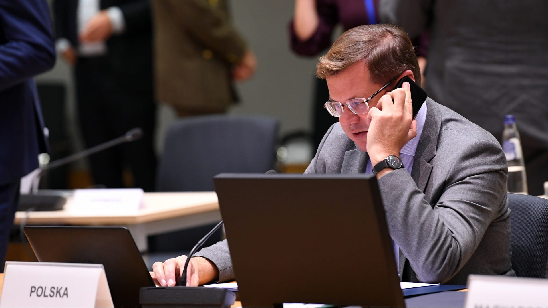 Image for the title: EU agrees Russian oil price cap after Polish green light 