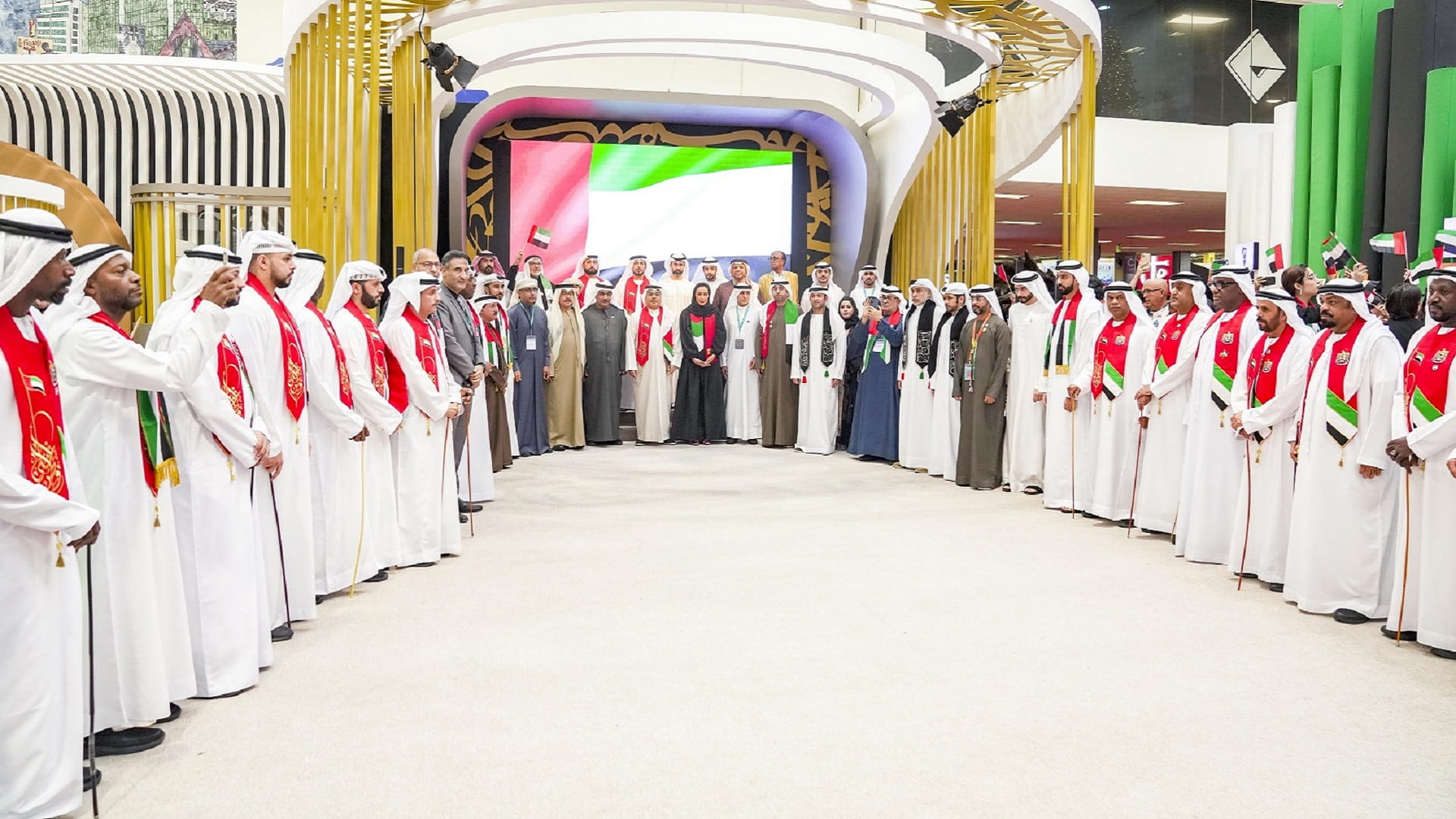 صورة بعنوان: جناح الشارقة يحتفي باليوم الوطني الـ51 لدولة الإمارات في المكسيك 