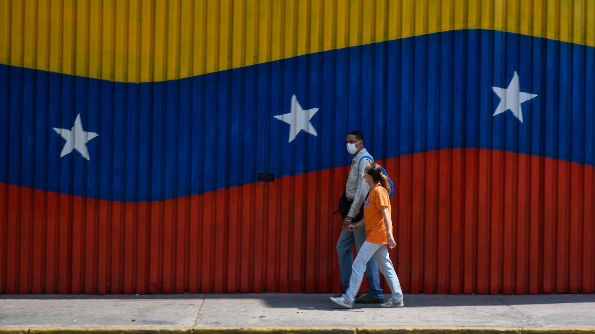 Image for the title: Venezuela, Chevron formally sign oil contracts in Caracas 
