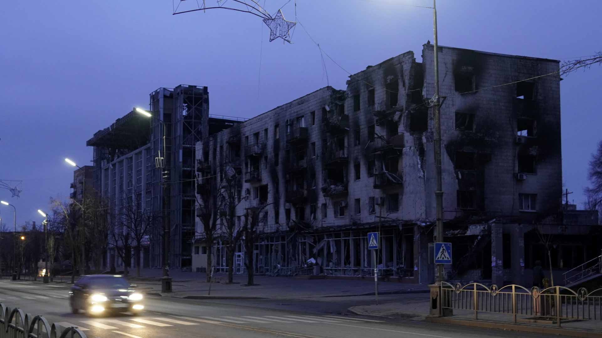 Image for the title: Ukraine welcomes Russian oil price cap agreed by EU, G7 