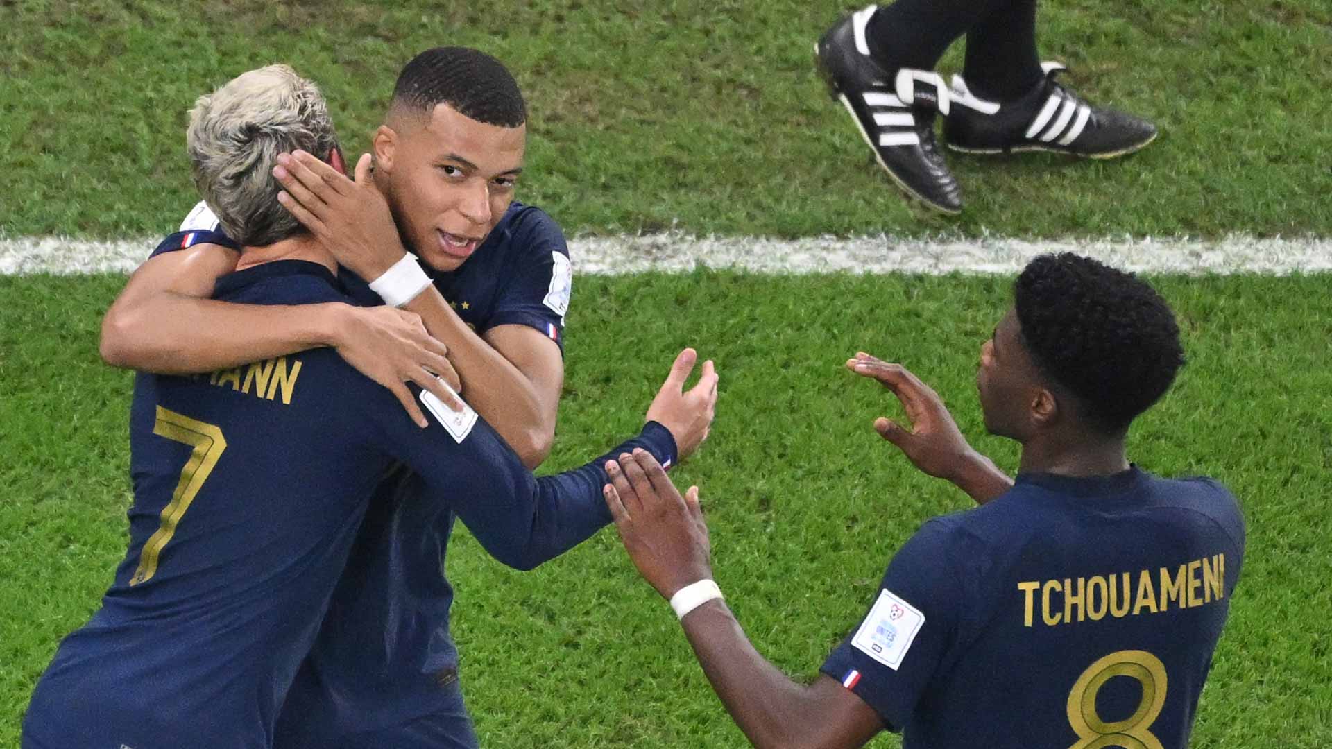 Image for the title: Mbappe, Lewandowski face off as France take on Poland at World Cup 