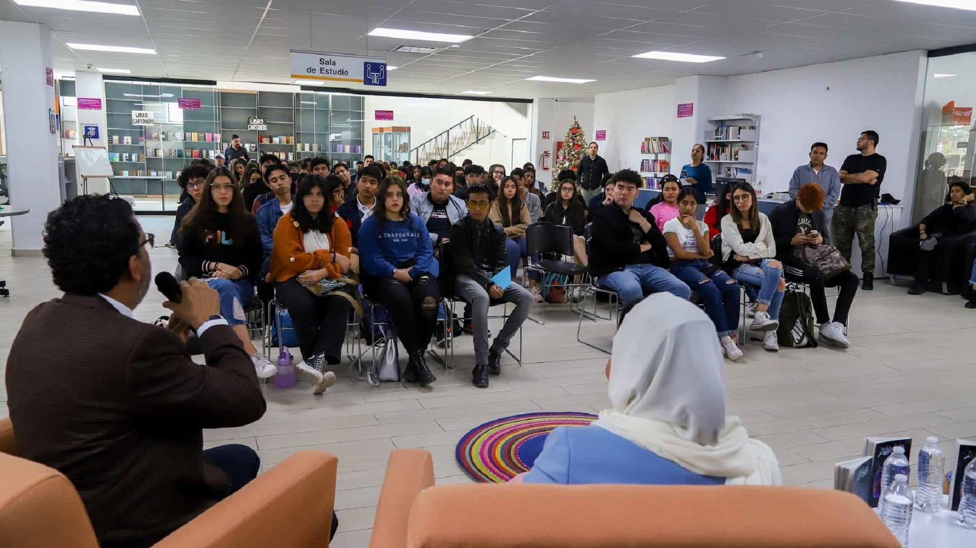 Image for the title: Authors introduce students to UAE during visits to Mexican schools 