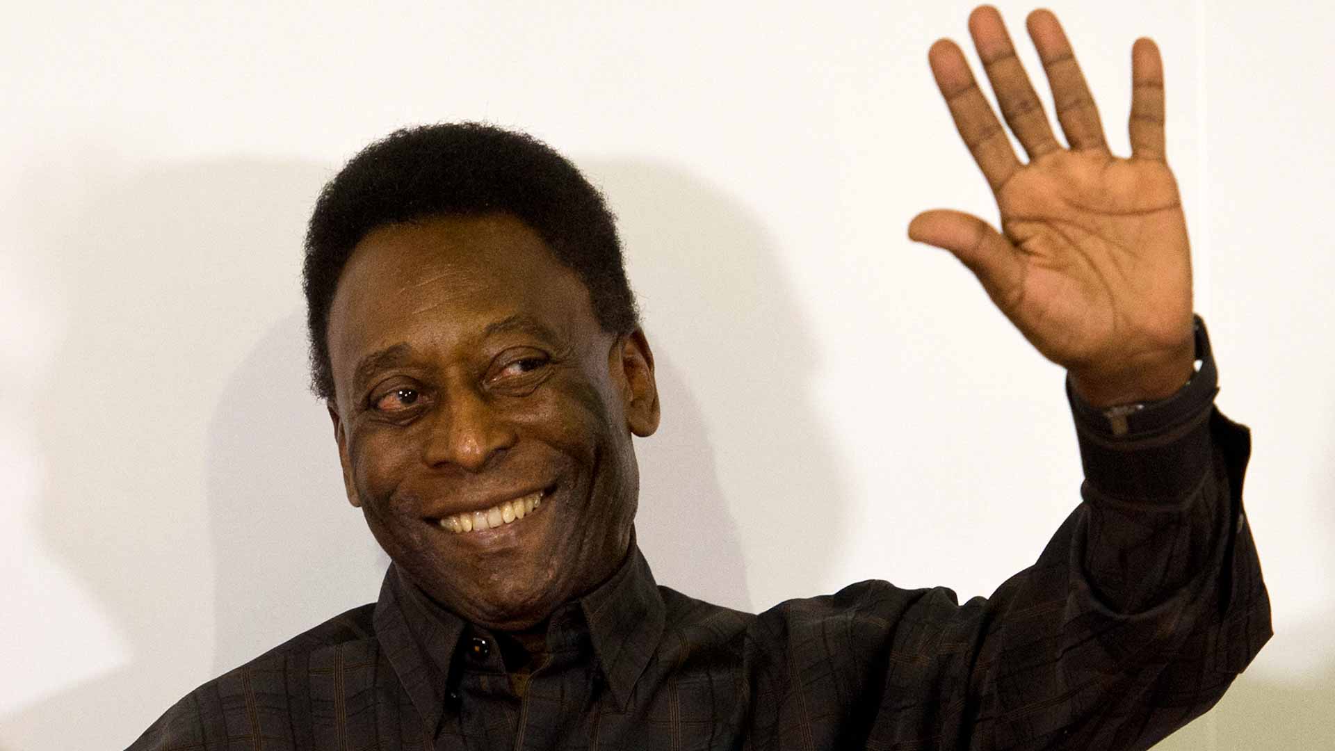 Image for the title: Pele says he's 'strong, with a lot of hope' 