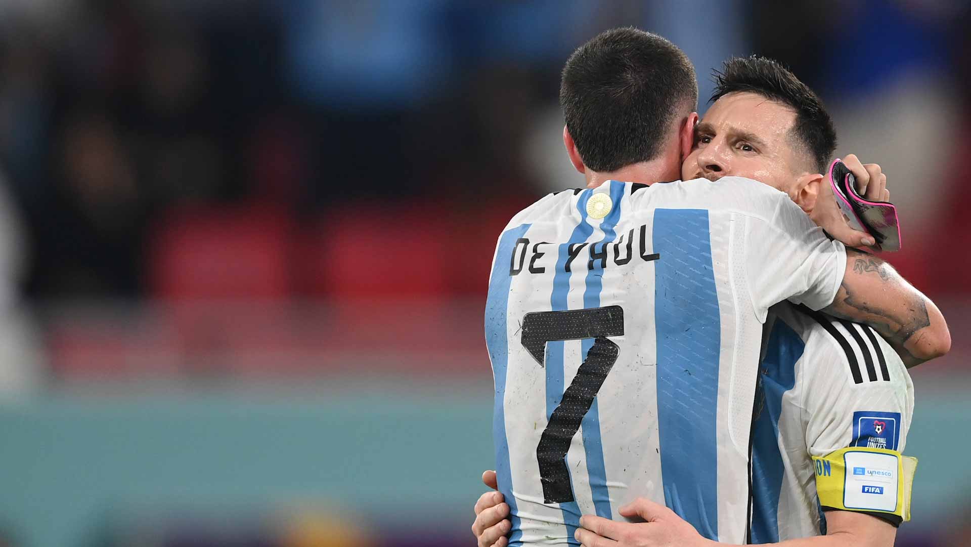 Image for the title: France spotlights after Messi helps Argentina into last eight 