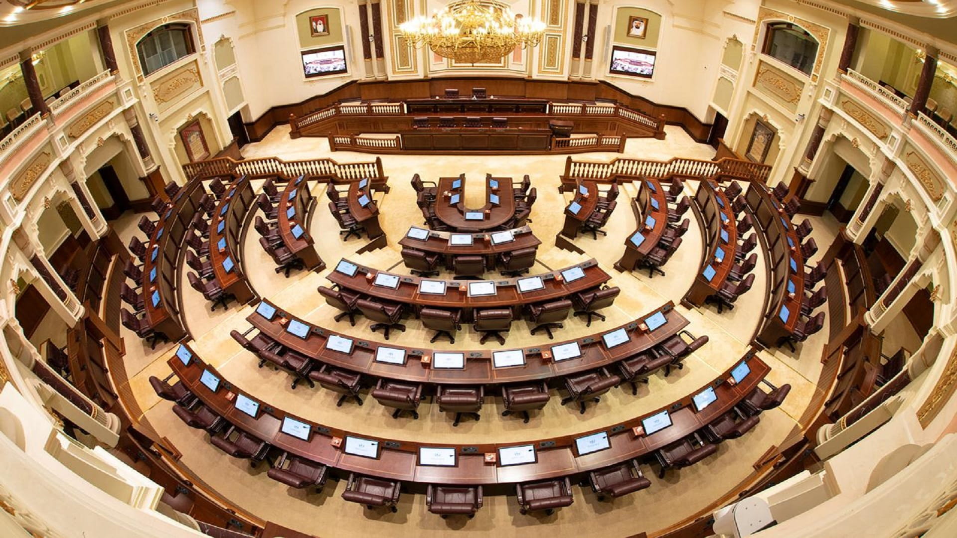 صورة بعنوان: استشاري الشارقة يناقش في جلسته الخامسة أربعة أسئلة برلمانية 