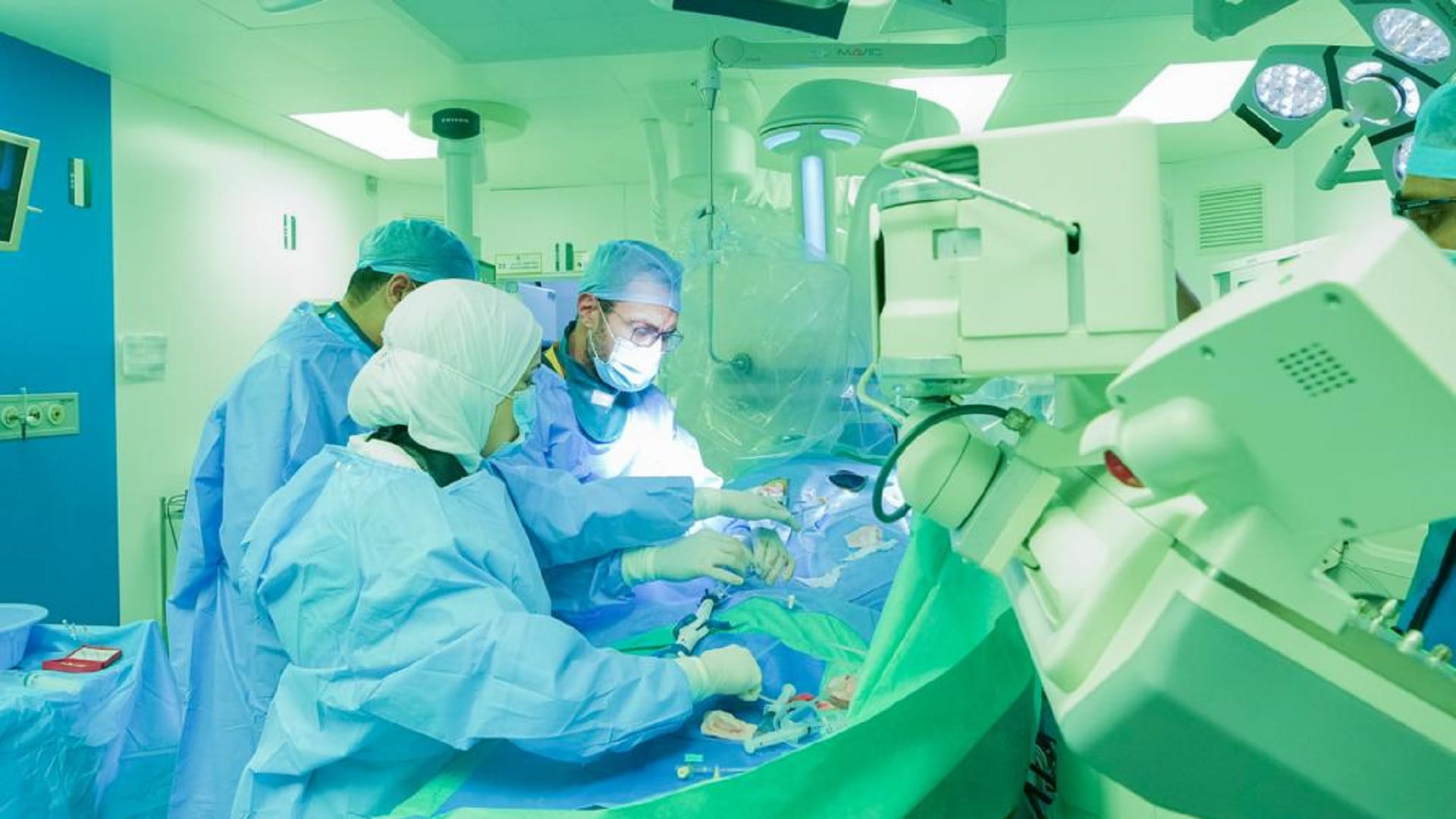 صورة بعنوان: مشفى القاسمي يزرع بنجاح أحدث بطارية بدون أسلاك لتنظيم ضربات القلب 