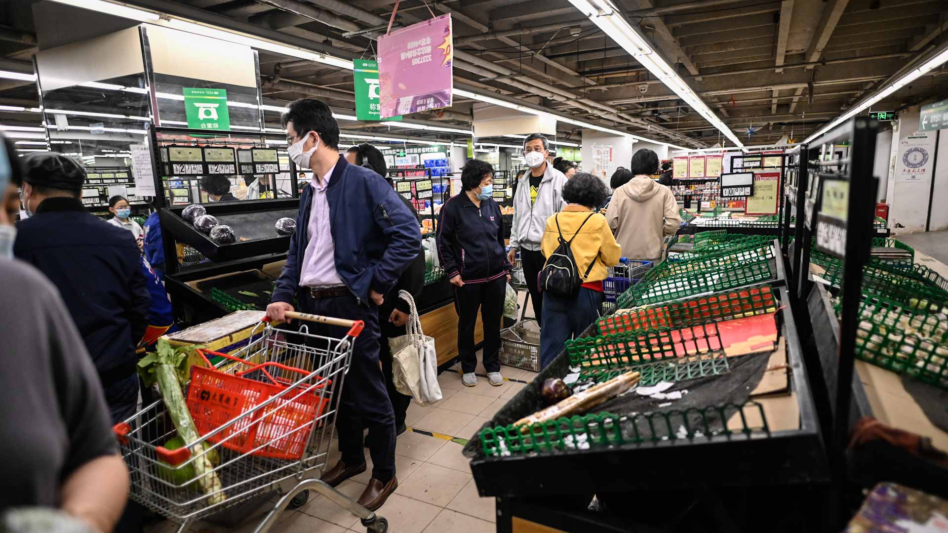 Image for the title: Beijing: COVID test results not required to enter supermarkets 