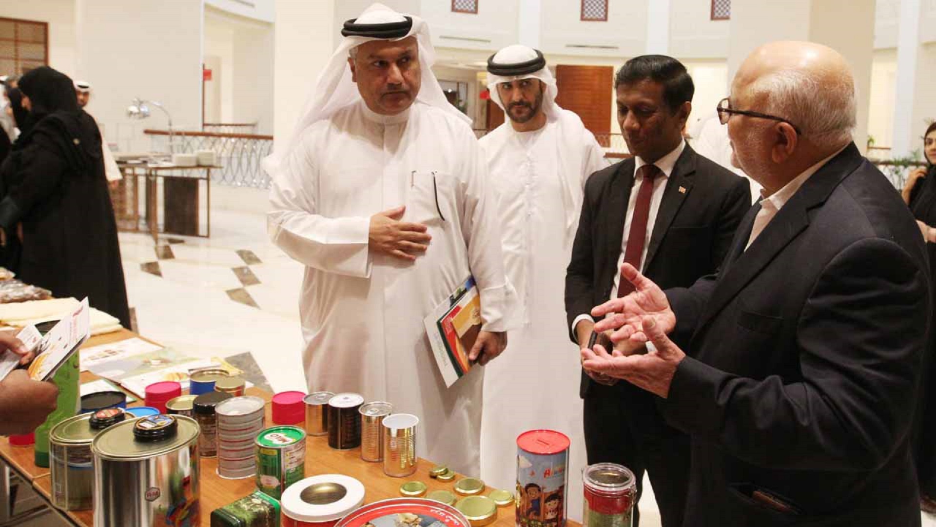 صورة بعنوان: غرفة الشارقة وقنصلية سريلانكا تستكشفان فرص التعاون الاستثماري 