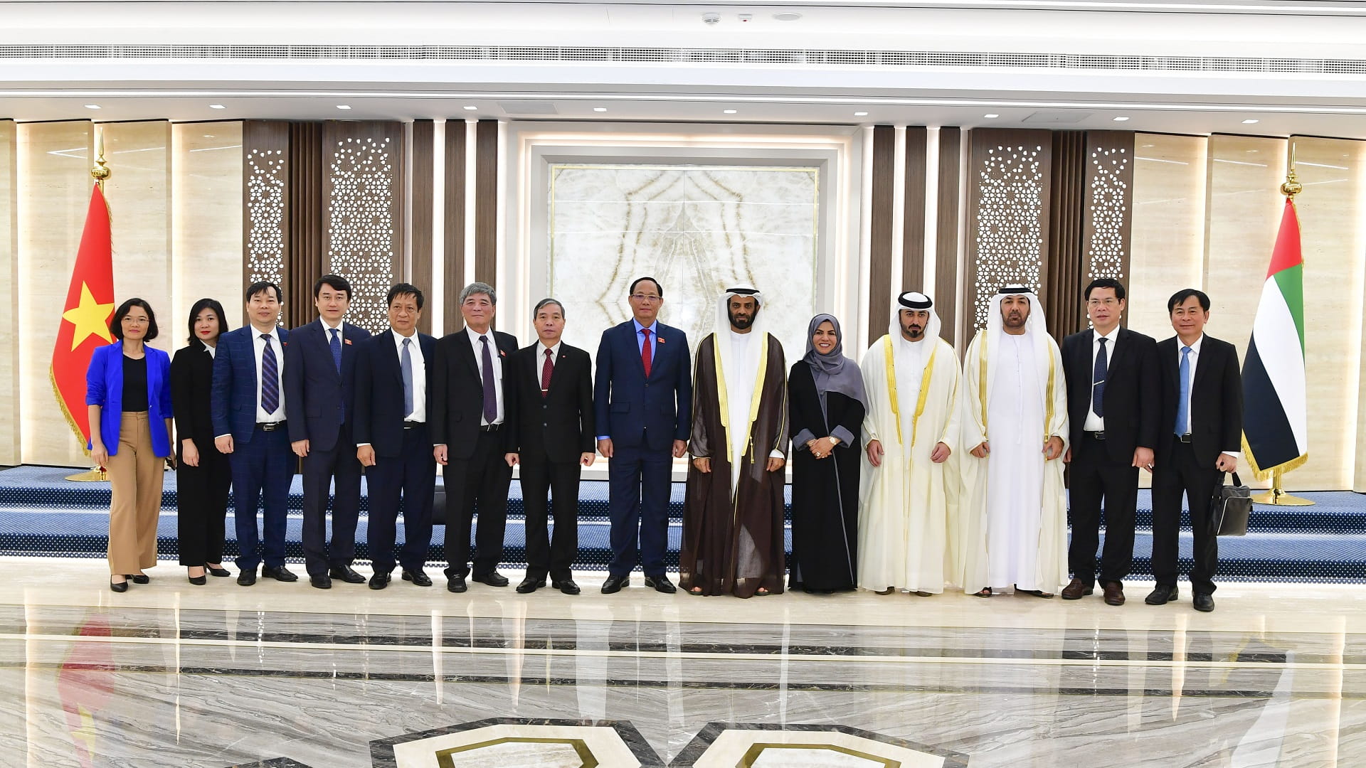 صورة بعنوان: المجلس الوطني والجمعية الفيتنامية يبحثان تعزيز العلاقات البرلمانية 