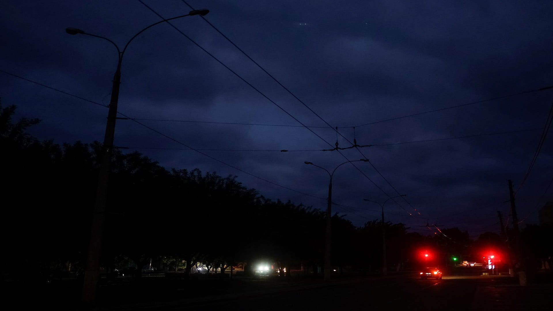 صورة بعنوان: أوكرانيا تواجه نقصاً حاداً في الكهرباء بعد هجمات روسية 