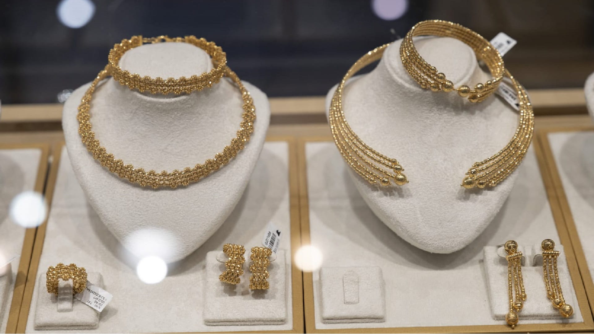 Image for the title: Jewels of Emirates continues to display exclusive exhibits 