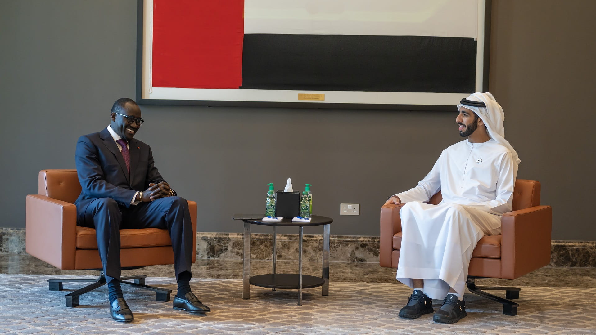 صورة بعنوان: شخبوط بن نهيان يبحث وأمين عام رئاسة كوت ديفوار تعزيز العلاقات 