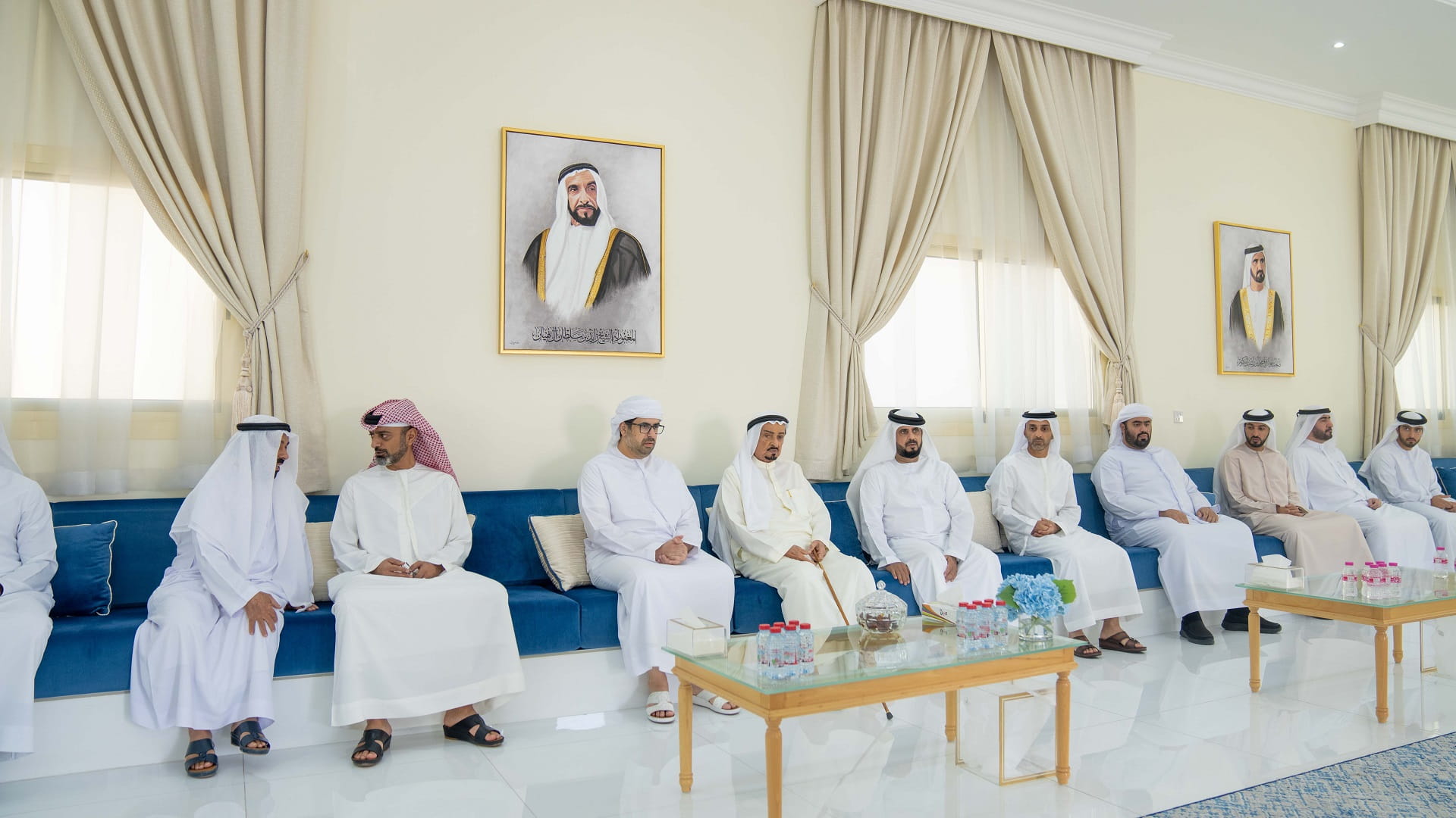 صورة بعنوان: حاكم عجمان وولي عهده يعزيان بوفاة خلف سلطان بن غدير المزروعي 