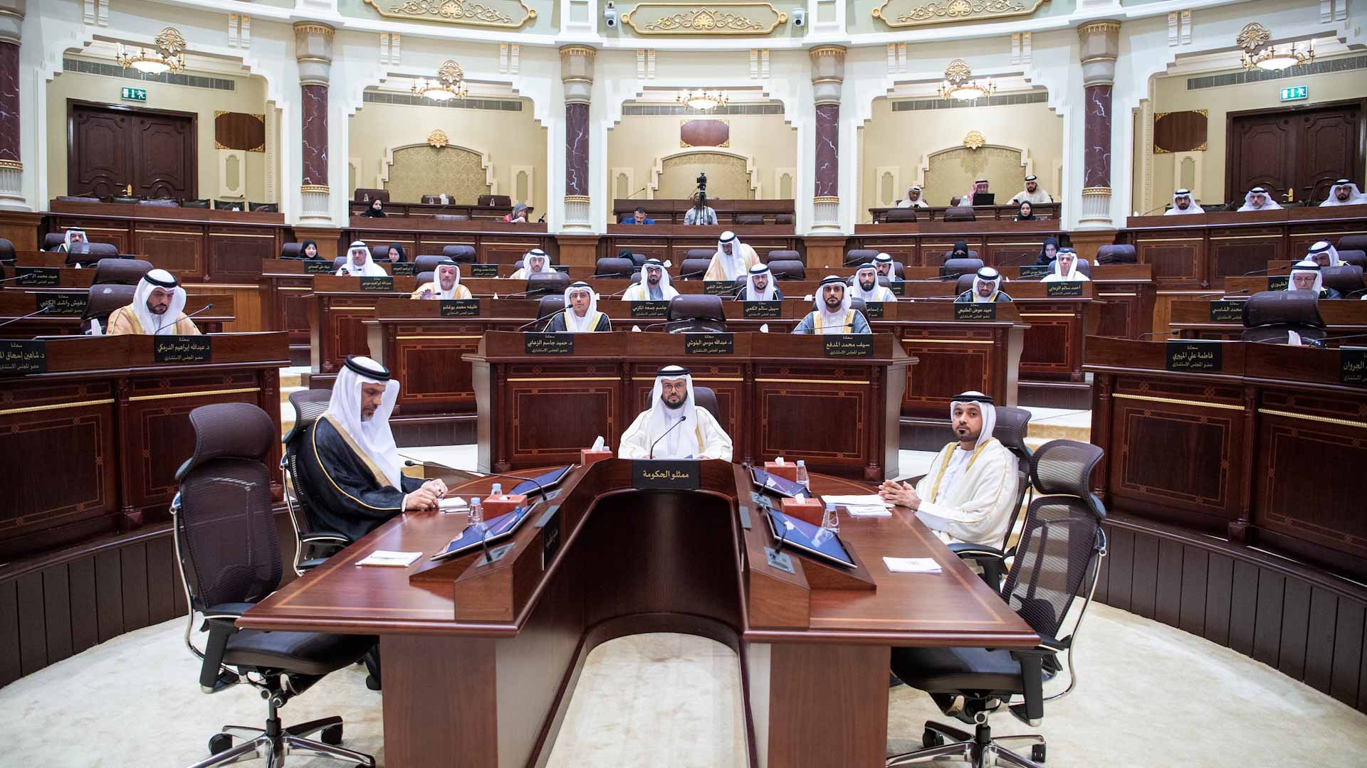 صورة بعنوان: "استشاري الشارقة" يناقش في جلسته الخامسة 4 أسئلة برلمانية  