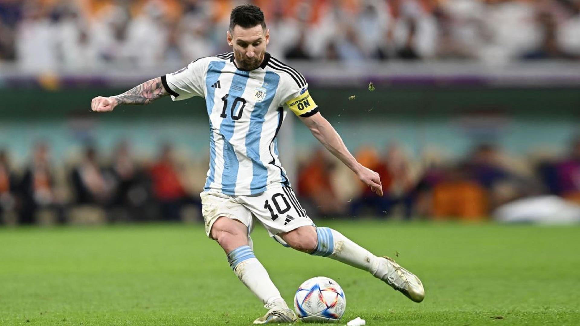 صورة بعنوان: ميسي... أنشودة الإبداع الكروي والقلب النابض للمنتخب الأرجنتيني 