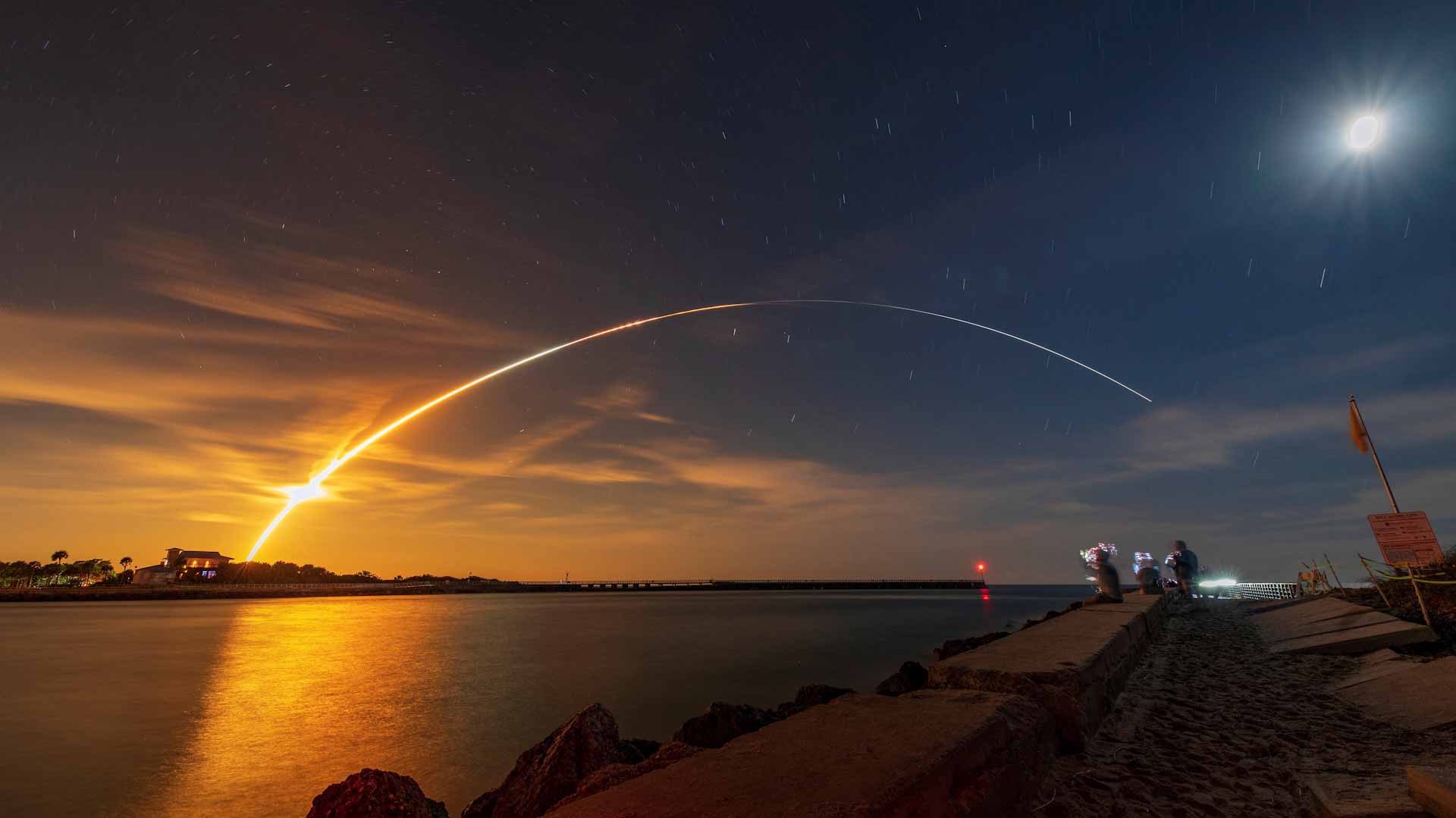 صورة بعنوان: ختام مهمة ناسا "أرتميس".. الكبسولة أوريون تعود إلى الأرض  