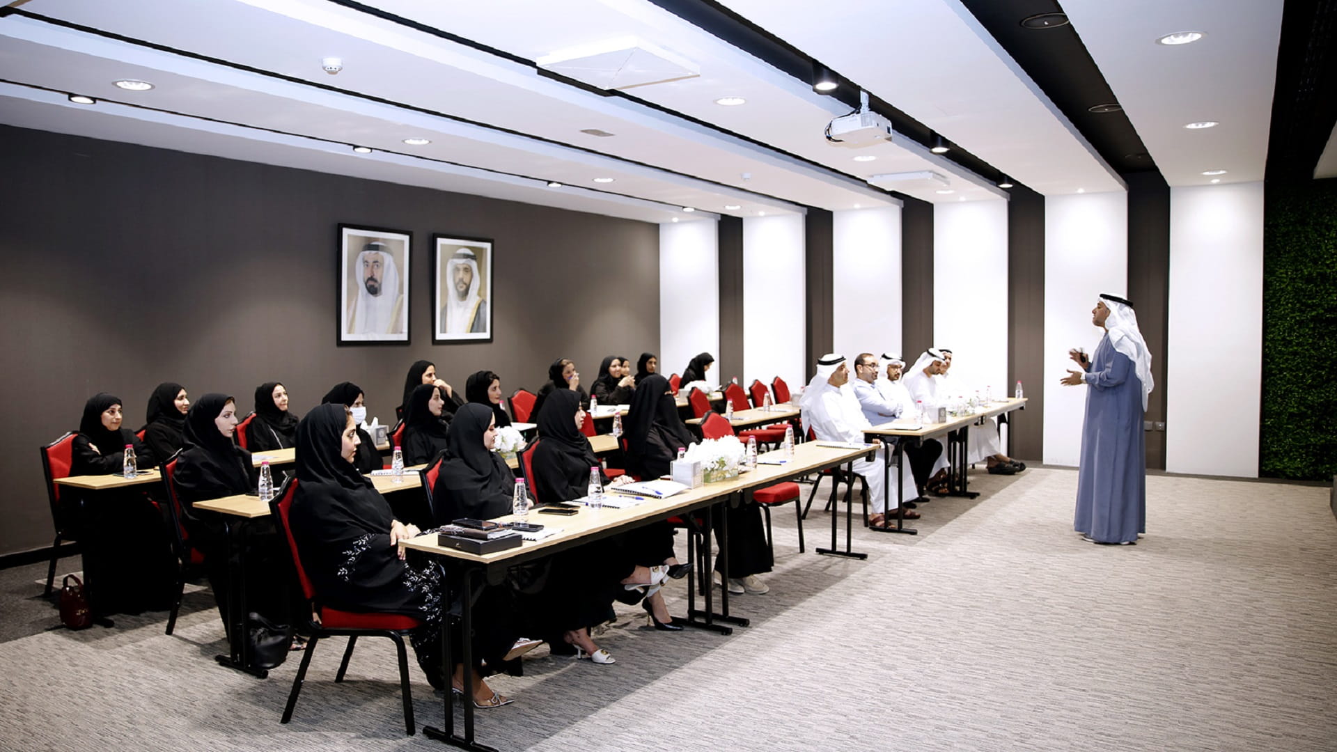 صورة بعنوان: أشغال الشارقة تستضيف ورشة توعوية وتدريبية حول القيادة الاستثنائية 