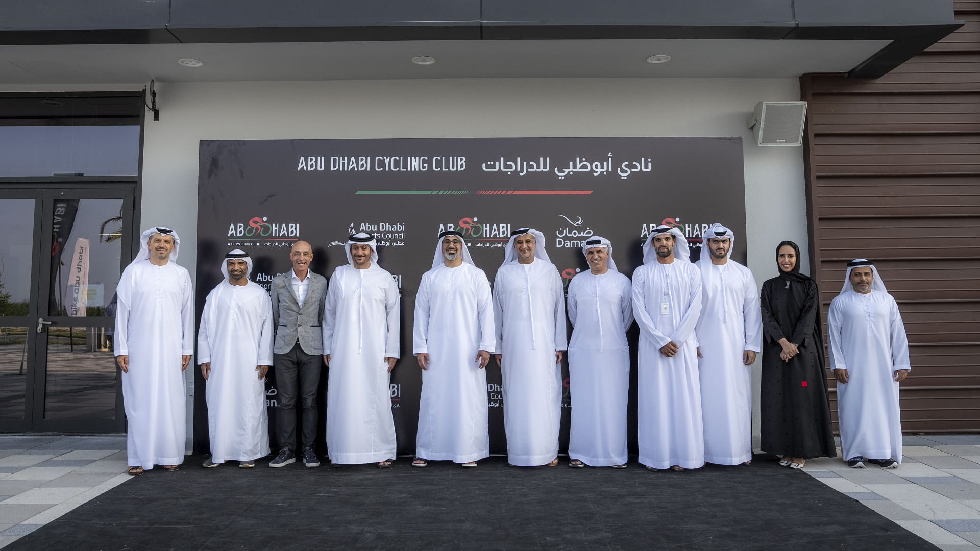 صورة بعنوان: خالد بن محمد يفتتح المركز المتكامل للدراجات الهوائية في الحديريات 