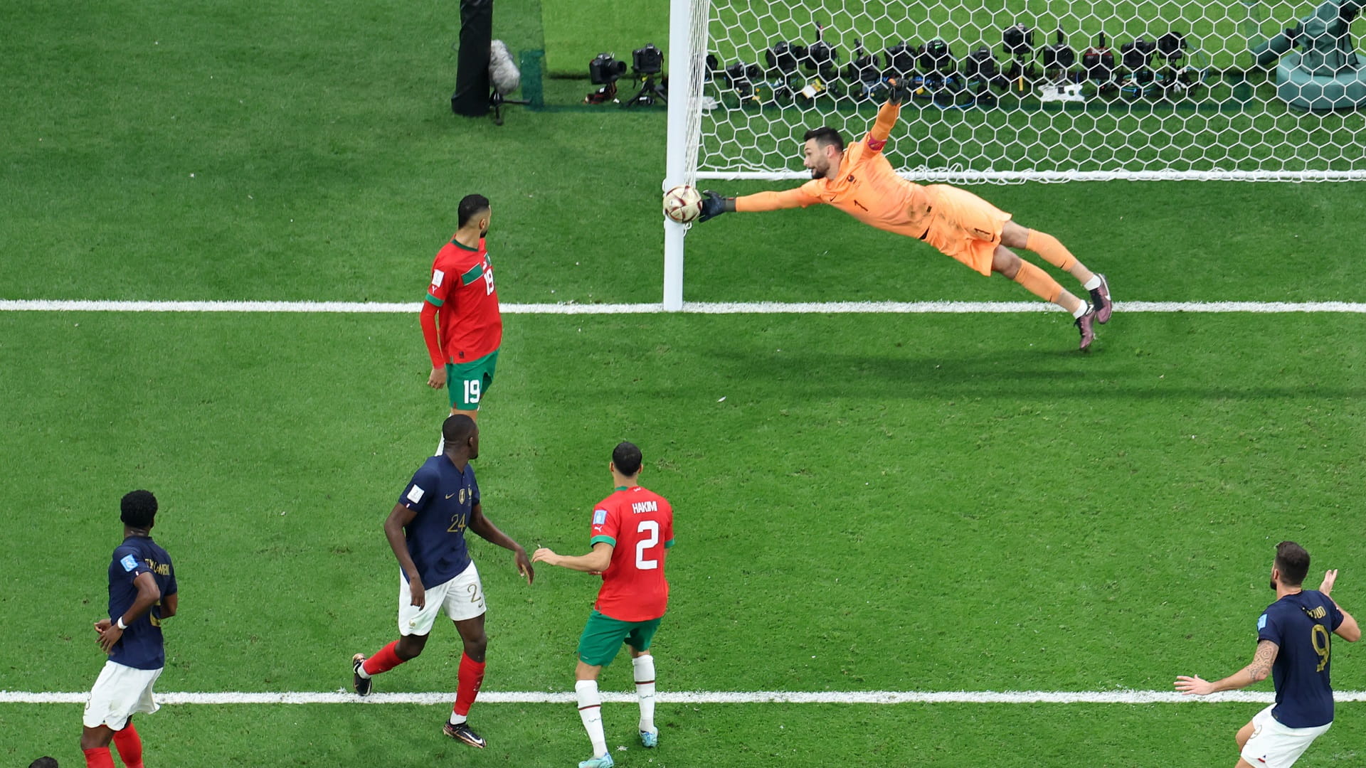 صورة بعنوان: لوريس.. قائد منتخب فرنسا ينتظر إنجازاً تاريخياً بنهائي المونديال 