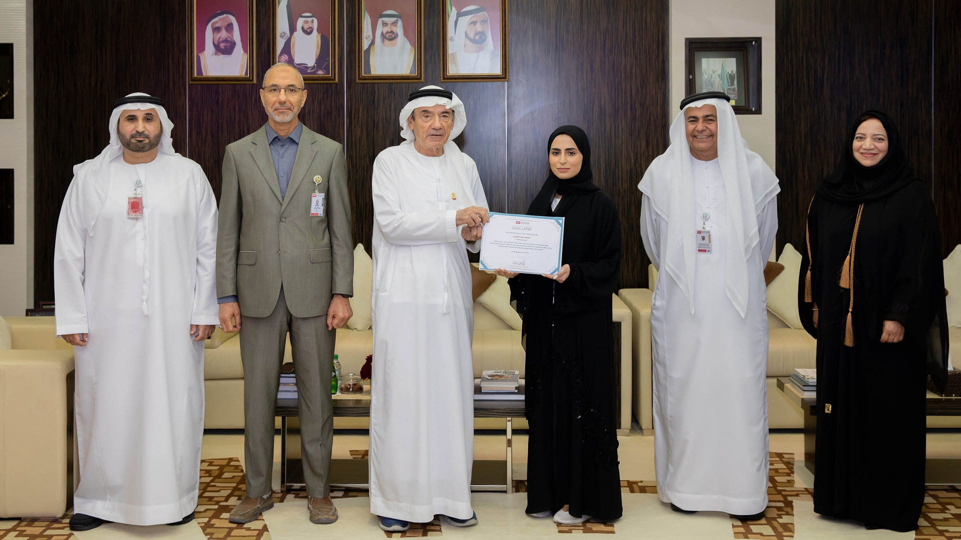 صورة بعنوان: زكي نسيبة يكرم الطلبة الموهوبين والمُتميّزين في جامعة الإمارات 