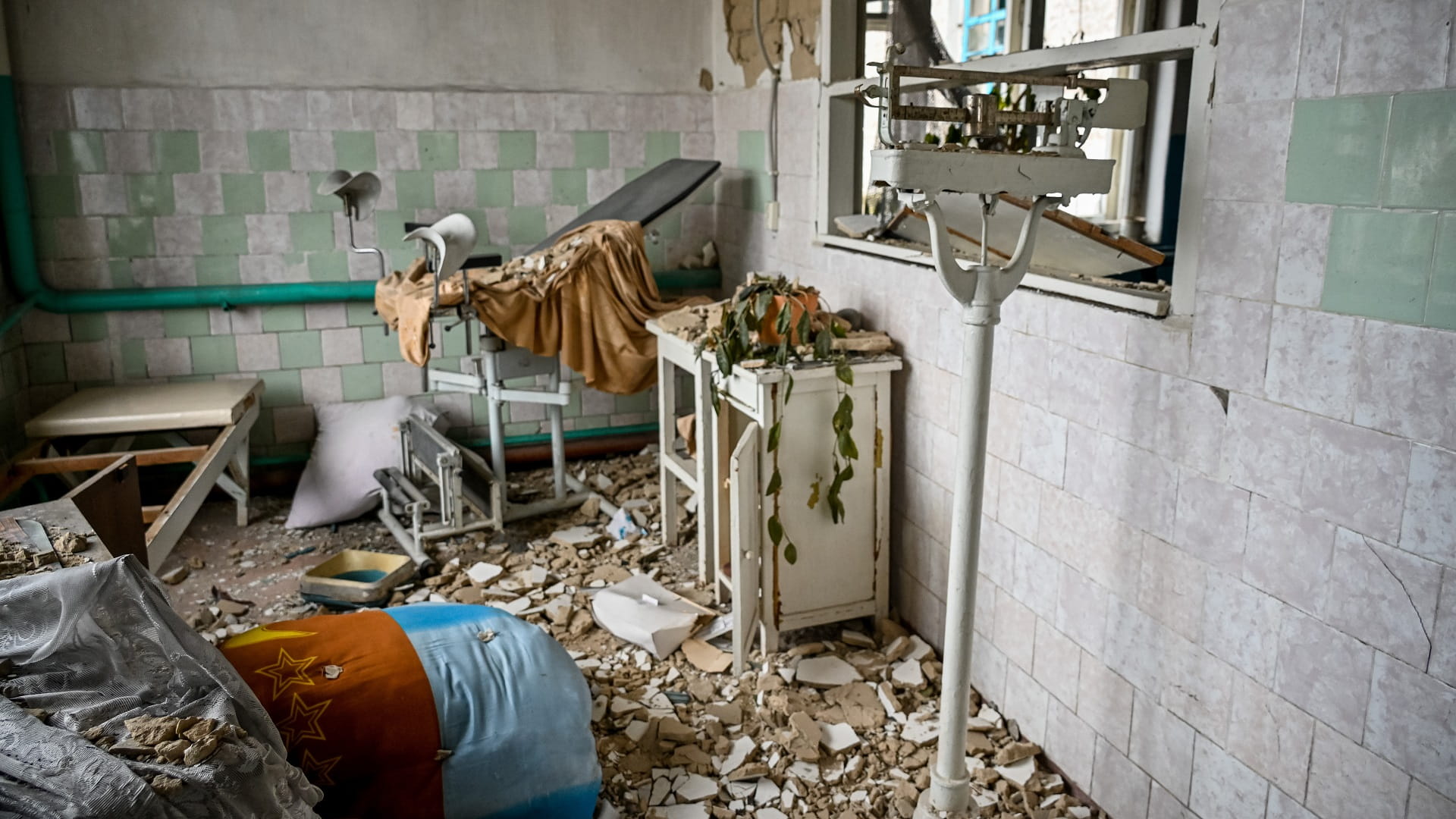 Image for the title: Explosions in Kyiv, strikes in other Ukraine regions 