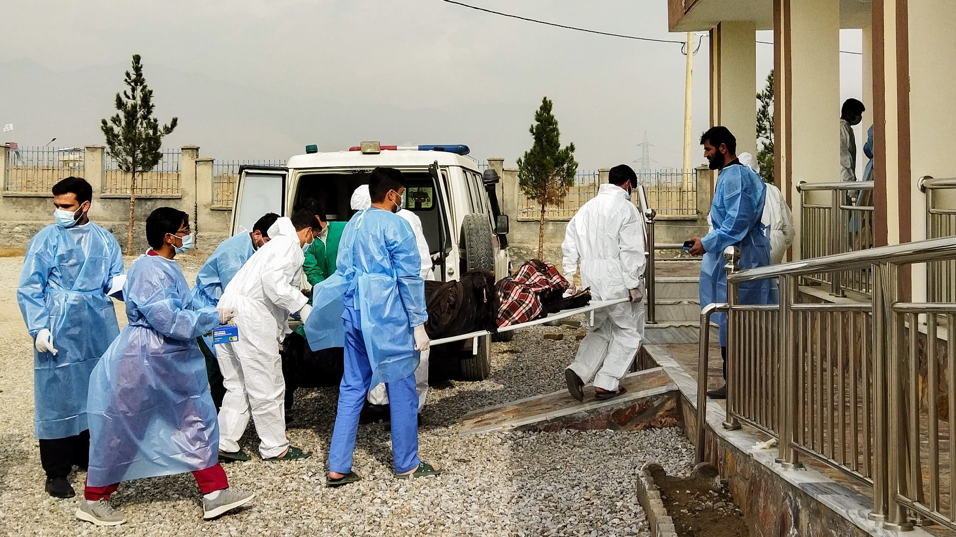 صورة بعنوان: مقتل 19 وإصابة 32 بحادث في نفق سالانج الأفغاني 