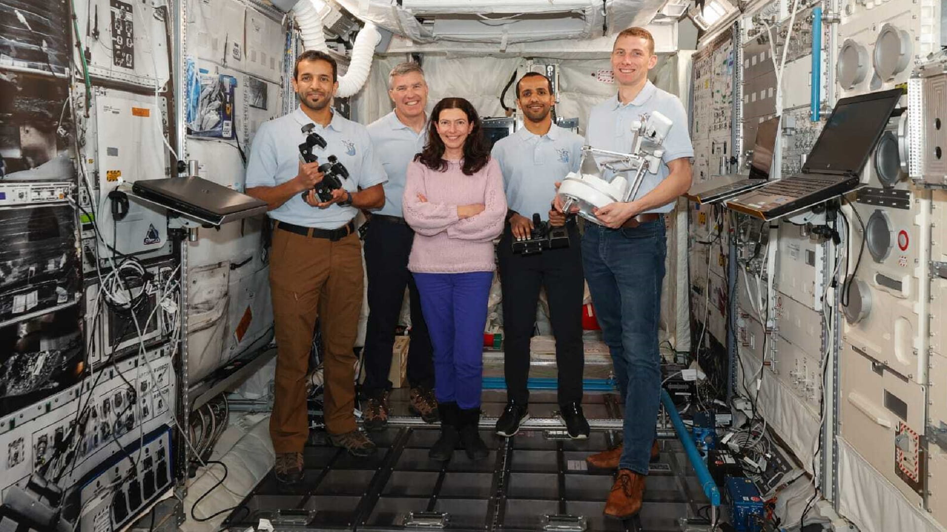 صورة بعنوان: النيادي والمنصوري يكملان التدريب على وحدة "كولومبوس" 