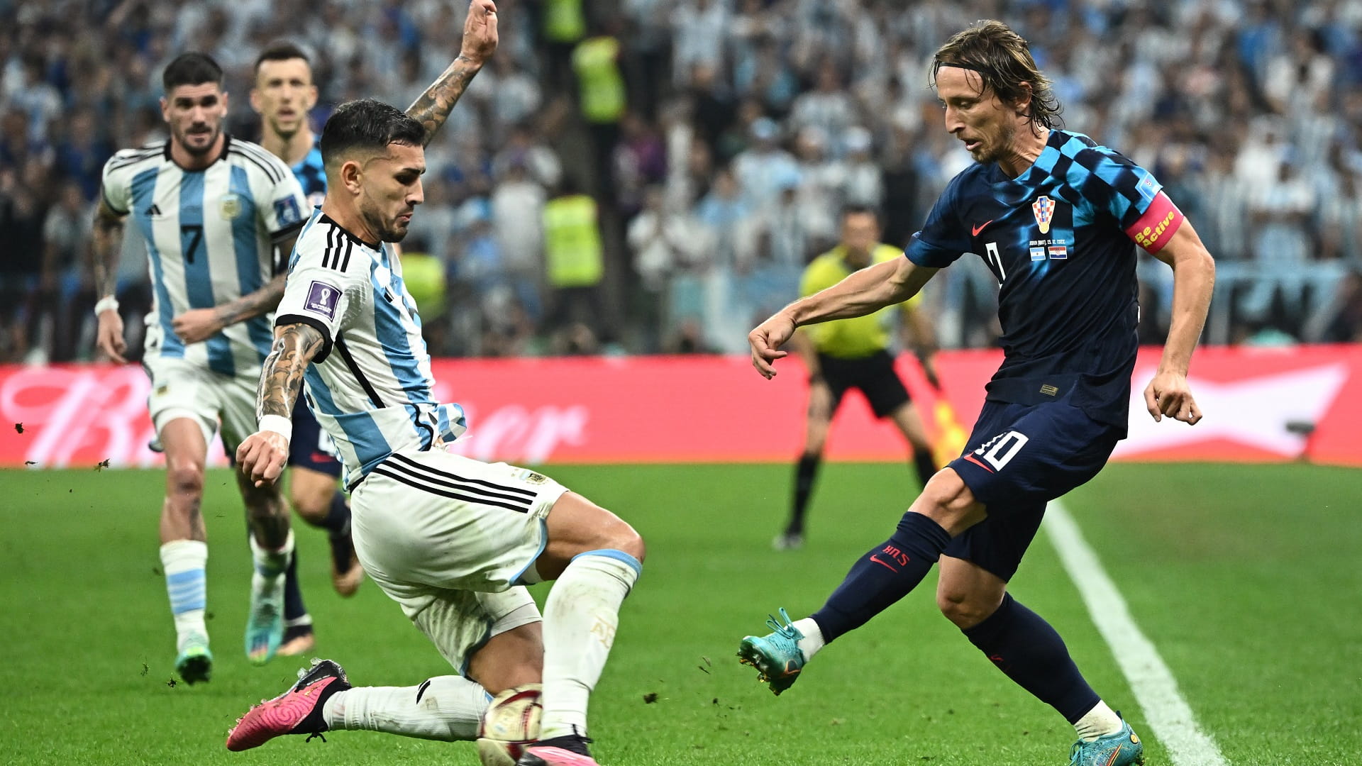 صورة بعنوان: حلم اللقب الثالث يراود الأرجنتين وفرنسا في نهائي كأس العالم اليوم 