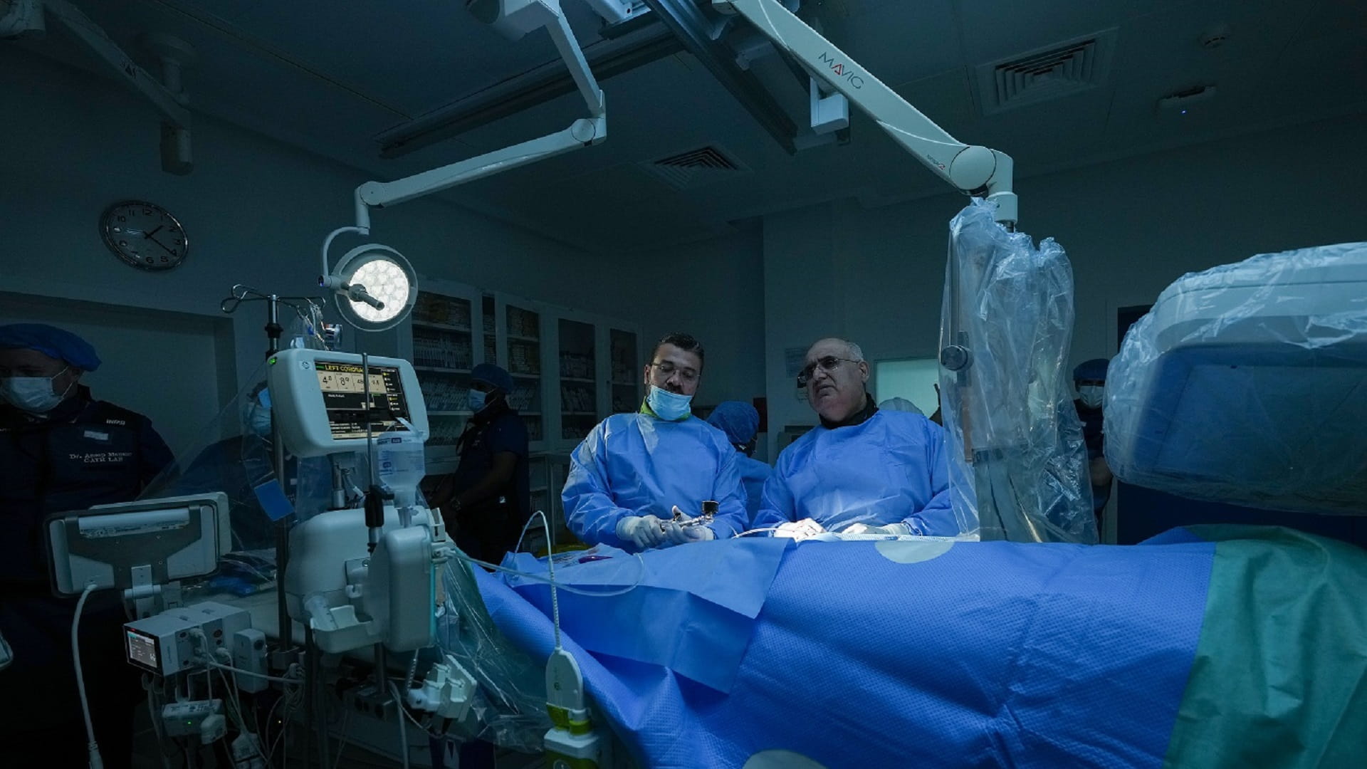 صورة بعنوان: مشفى القاسمي يجري أول جراحة قسطرة للقلب عبر "جهاز المسح الضوئي" 