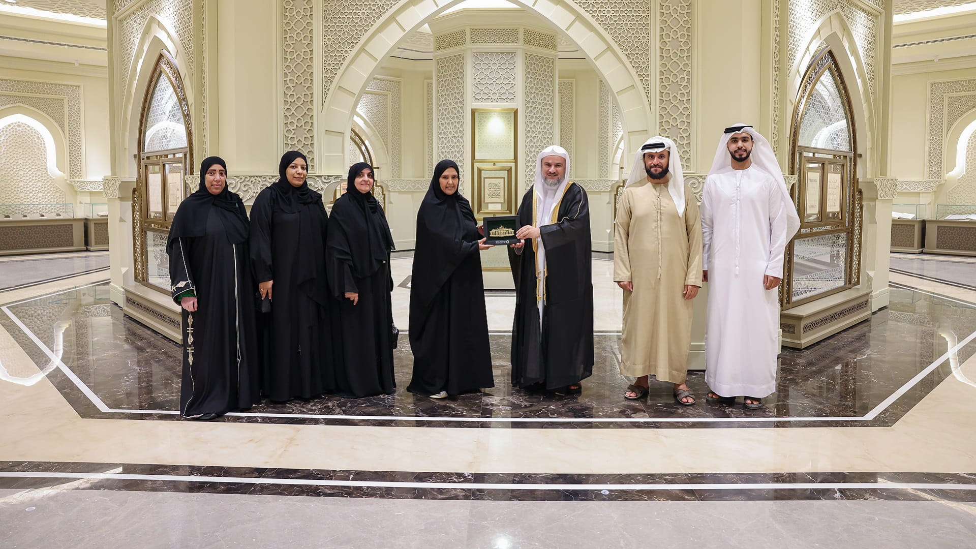 Image for the title: Lubna Al Khalifa visits Holy Quran Academy in Sharjah 