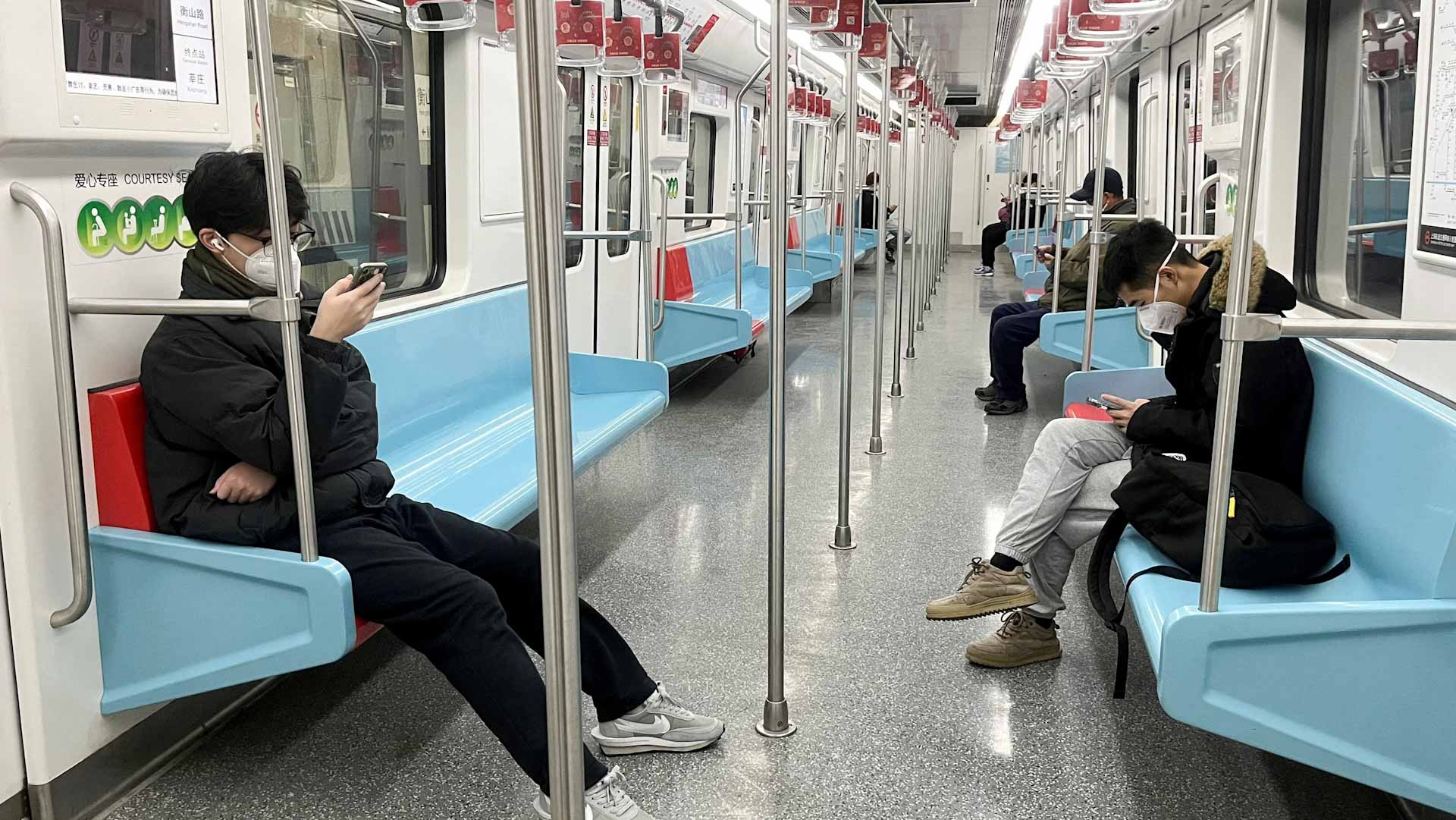 صورة بعنوان: الصين تسابق الزمن لتعزيز النظام الصحي.. 5 حالات وفاة جديدة بكورونا 