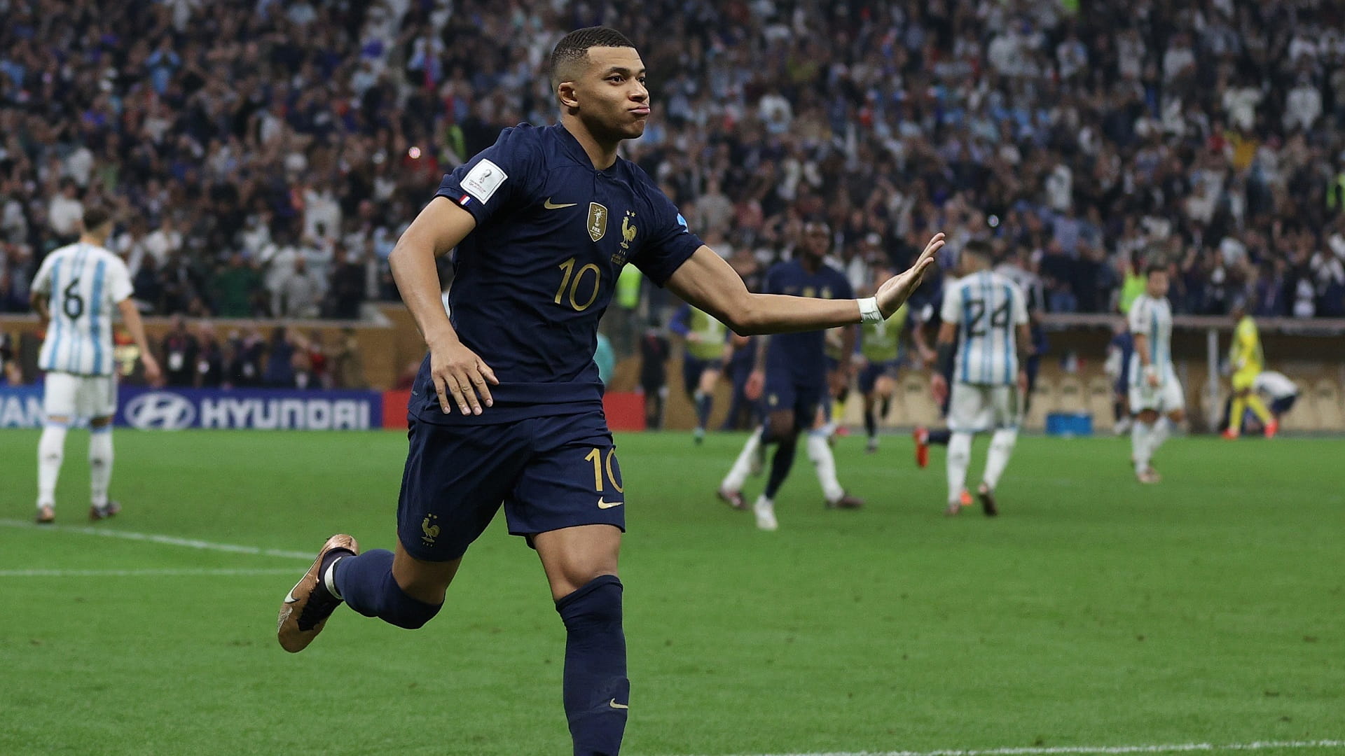 صورة بعنوان: عودة الفرنسي مبابي إلى تدريبات باريس سان جيرمان 