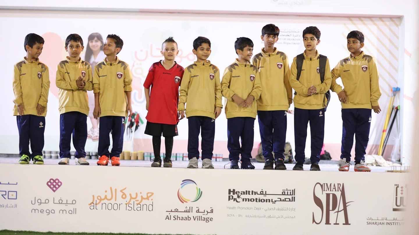 صورة بعنوان: منتسبو أكاديمية الحمرية لكرة القدم يحظون بيوم مميز بمهرجان الطفل  