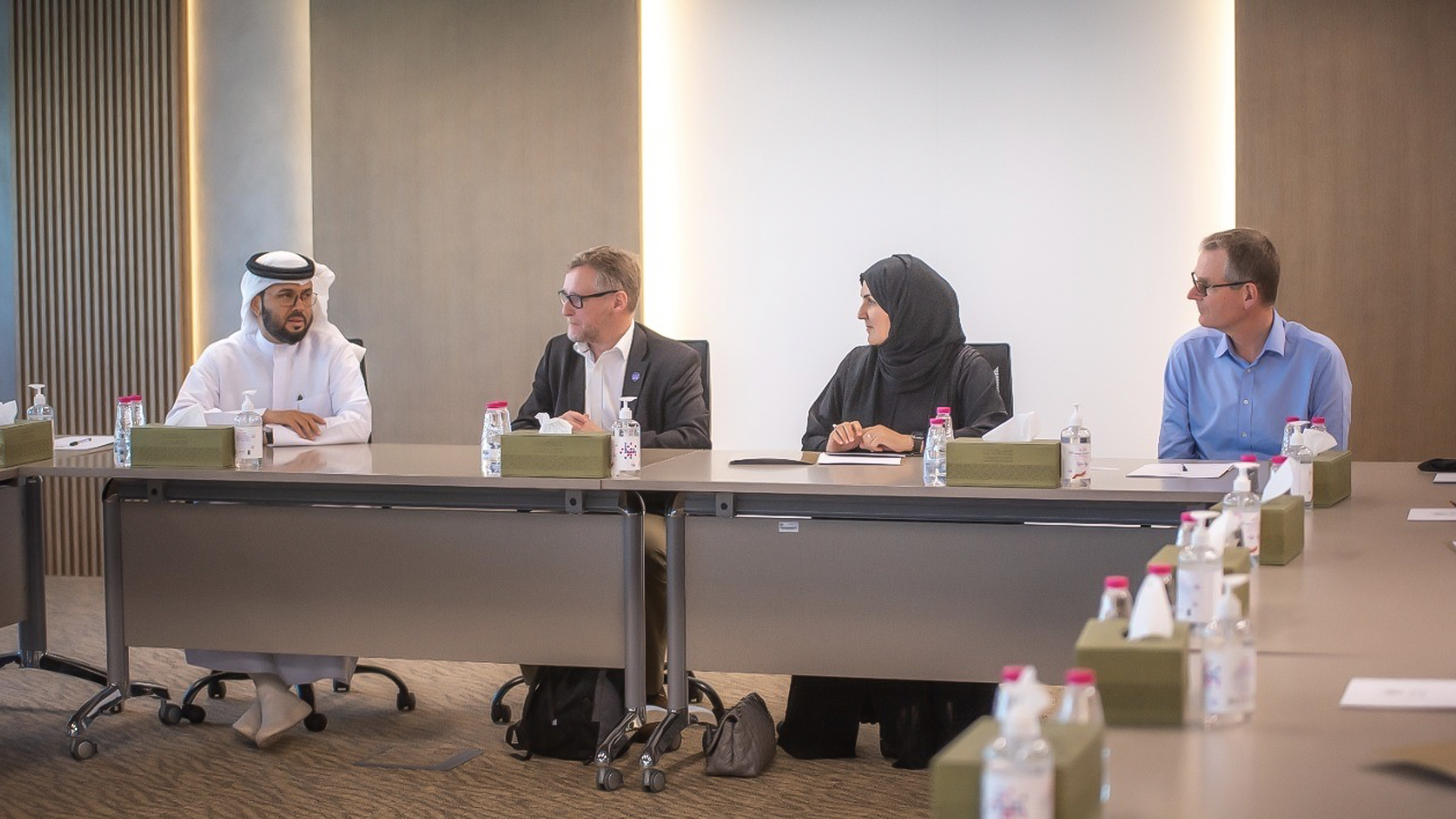 صورة بعنوان: "دائرة الزراعة" تستقبل وفداً من الكلية البيطرية الملكية بإنجلترا 