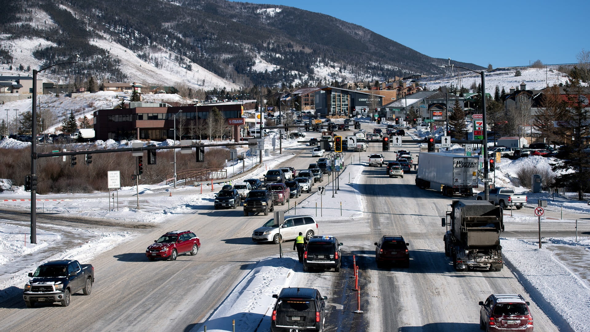 Image for the title: Arctic storm brings holiday travel chaos to US 