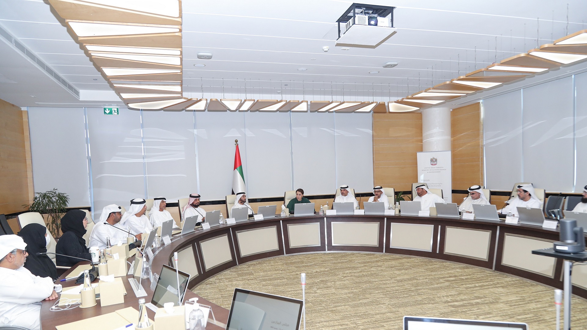 صورة بعنوان: التغير المناخي والبيئة تبحث تعزيز تبني منظومة الزراعة المستدامة 