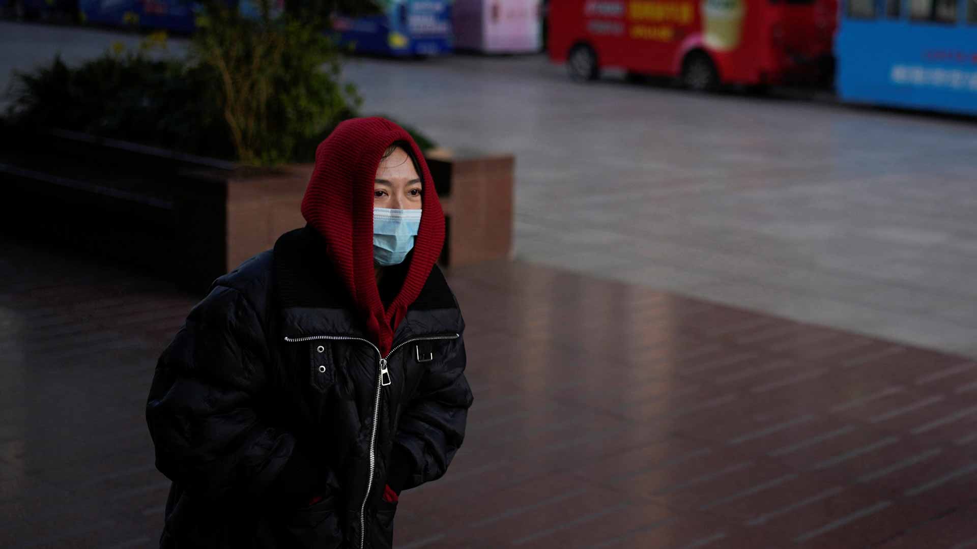 صورة بعنوان: لجنة الصحة بالصين تعلن التوقف عن نشر الأعداد اليومية لكوفيد 